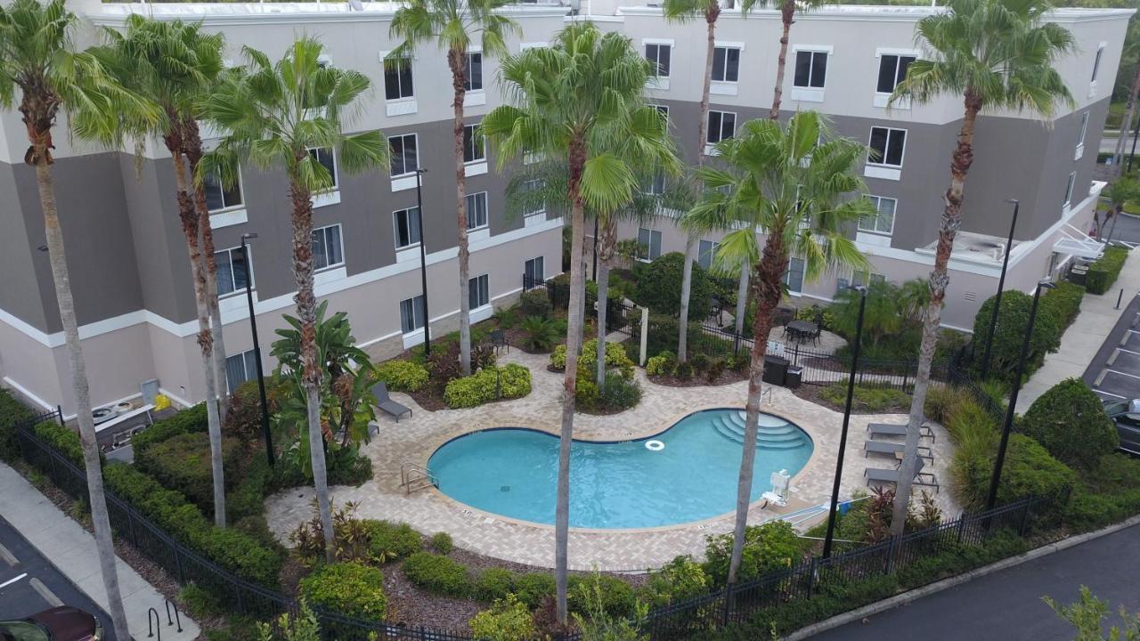 Holiday Inn Express And Suites Tampa I-75 At Bruce B. Downs By Ihg Exterior photo