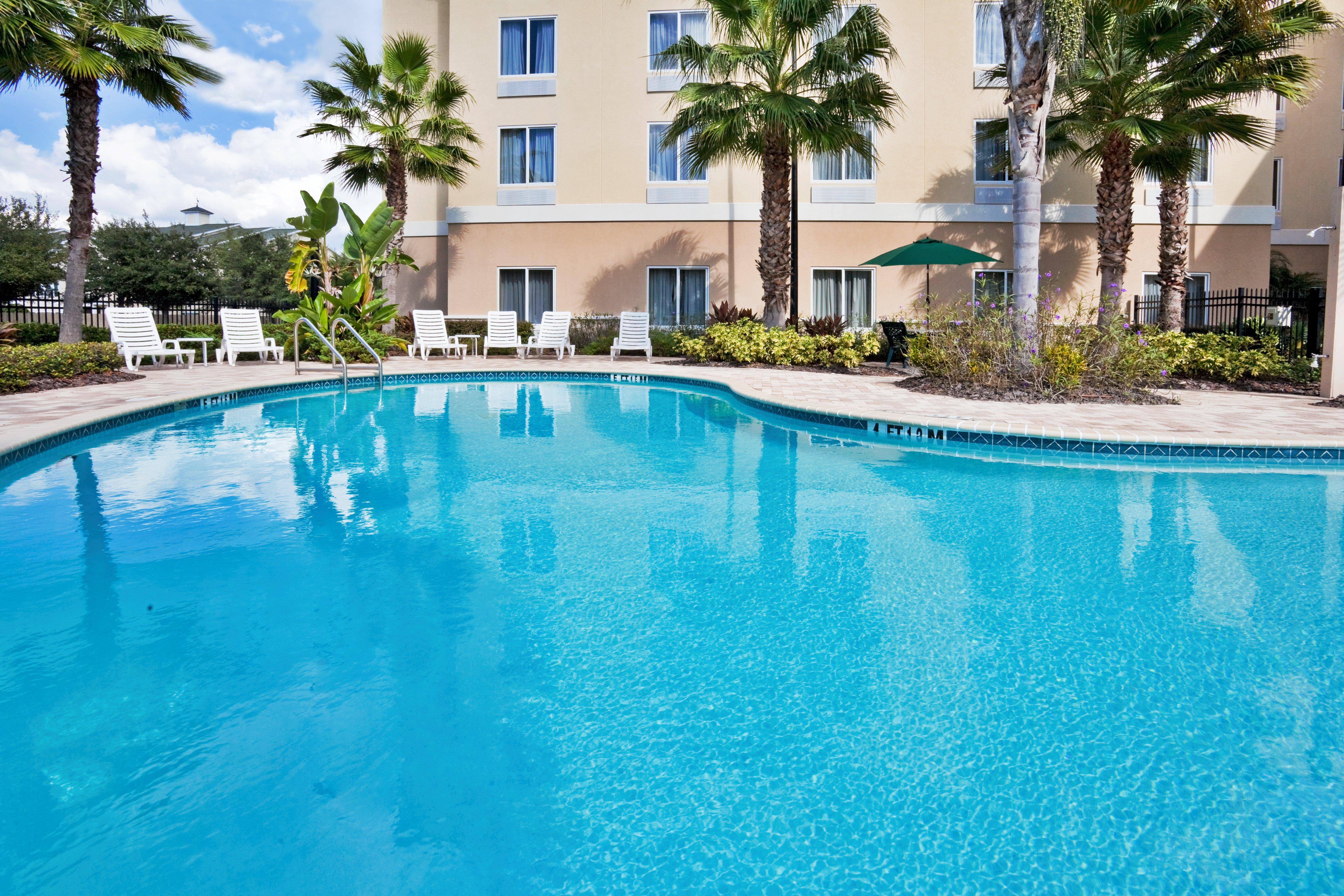 Holiday Inn Express And Suites Tampa I-75 At Bruce B. Downs By Ihg Exterior photo